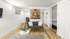 Unclassified image, 5 of 22, button - Pop Art Star Studio Cozy Stay in Rosemont (Montréal)