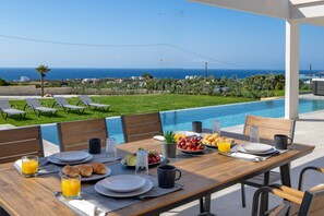 Outdoor dining - White Stone Elegance with Pool, Jacuzzi & Golden Sunsets (Chania)
