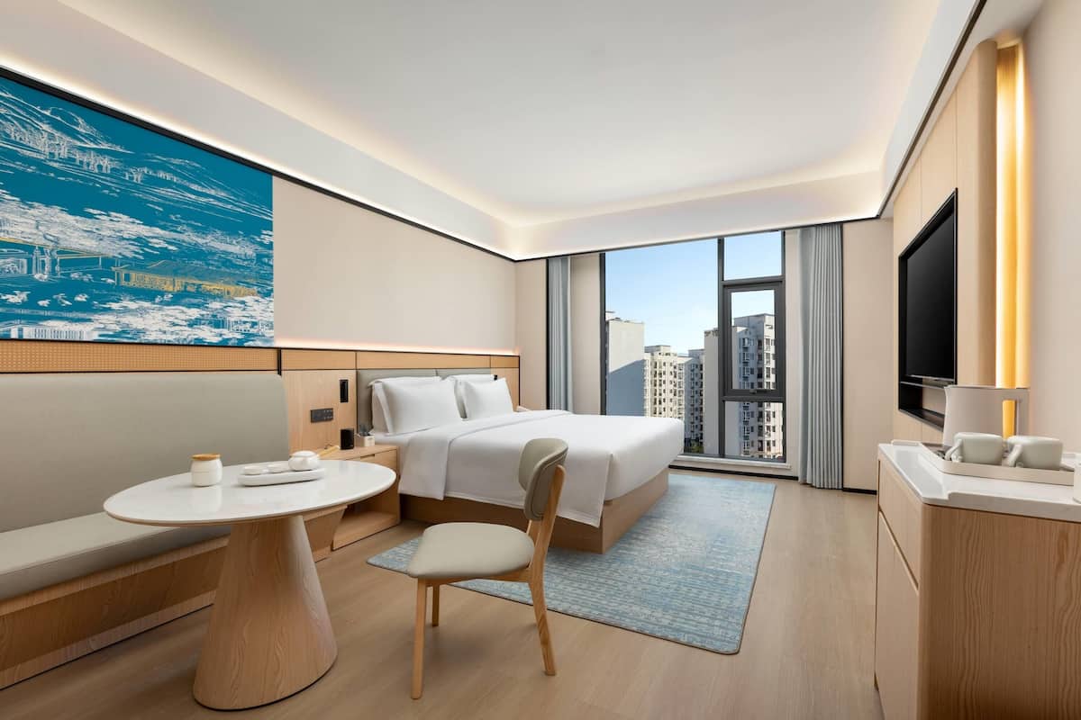 Room, 1 King Bed, Non Smoking (Elegant)