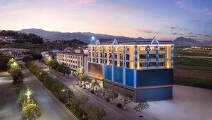 Exterior - Days Inn By Wyndham Lincang Shuangjiang (Lincang)