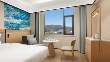 Room, 1 King Bed, Non Smoking (Tea Art Room)