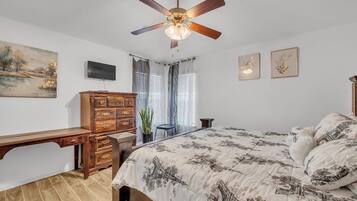 5 dormitoris, planxa i posts de planxar, wifi i roba de llit