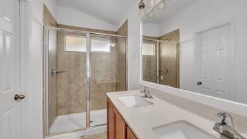 Hårtørrer, håndklæder, Sæbe, Toiletpapir