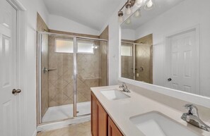 Hårtørrer, håndklæder, Sæbe, Toiletpapir