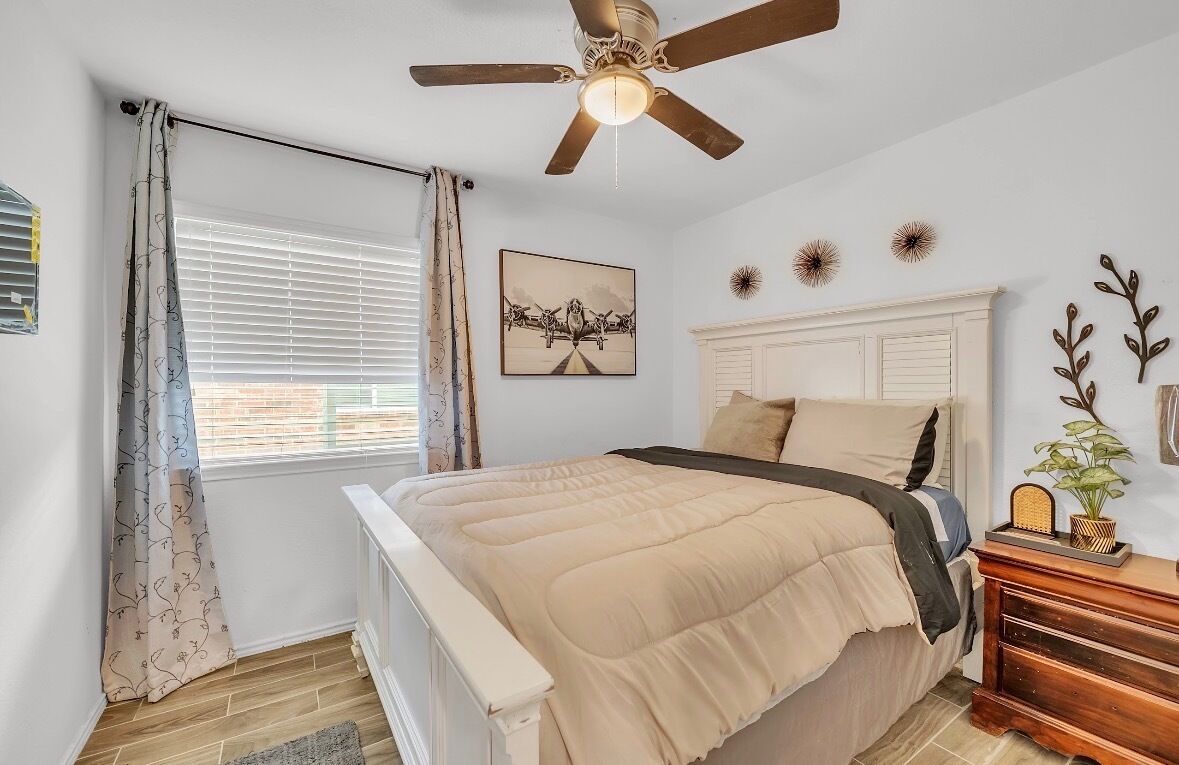 5 habitaciones, tabla de planchar con plancha, wifi y ropa de cama 