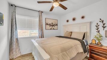 5 habitaciones, tabla de planchar con plancha, wifi y ropa de cama