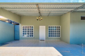Property grounds - Walk to Beach Tropical Home • Private Pool • AC • Family & Groups (Playa Jaco)