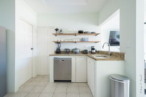 Fridge, microwave, oven, stovetop - Walk to Beach Tropical Home • Private Pool • AC • Family & Groups (Playa Jaco)