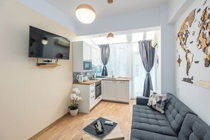 TV - Modern City Oasis – Just Steps from the Beach and Sightseeing (Varna)