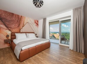 Iron/ironing board, internet, bed sheets