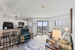 TV - Oceanfront condo in Myrtle Beach resort! (Myrtle Beach)