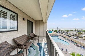 Terrace/patio - Oceanfront condo in Myrtle Beach resort! (Myrtle Beach)