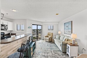 TV - Oceanfront condo in Myrtle Beach resort! (Myrtle Beach)