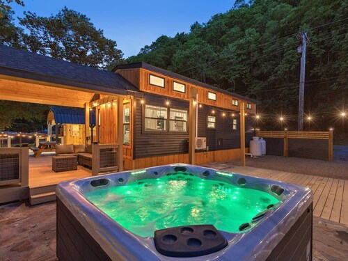 Private River Retreat w/ Hot Tub & 3 Cabins