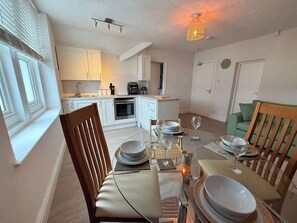 Dining - Carmen Sylva 2nd Floor apartment Llandudno (Llandudno)