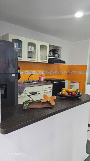 Stovetop - Perfect 3-bedroom apartment in welcoming Cali neighborhood (Cali)