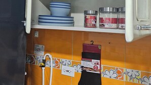 A kitchen with open cabinets displaying dishes and kitchenware. - Perfect 3-bedroom apartment in welcoming Cali neighborhood (Cali)