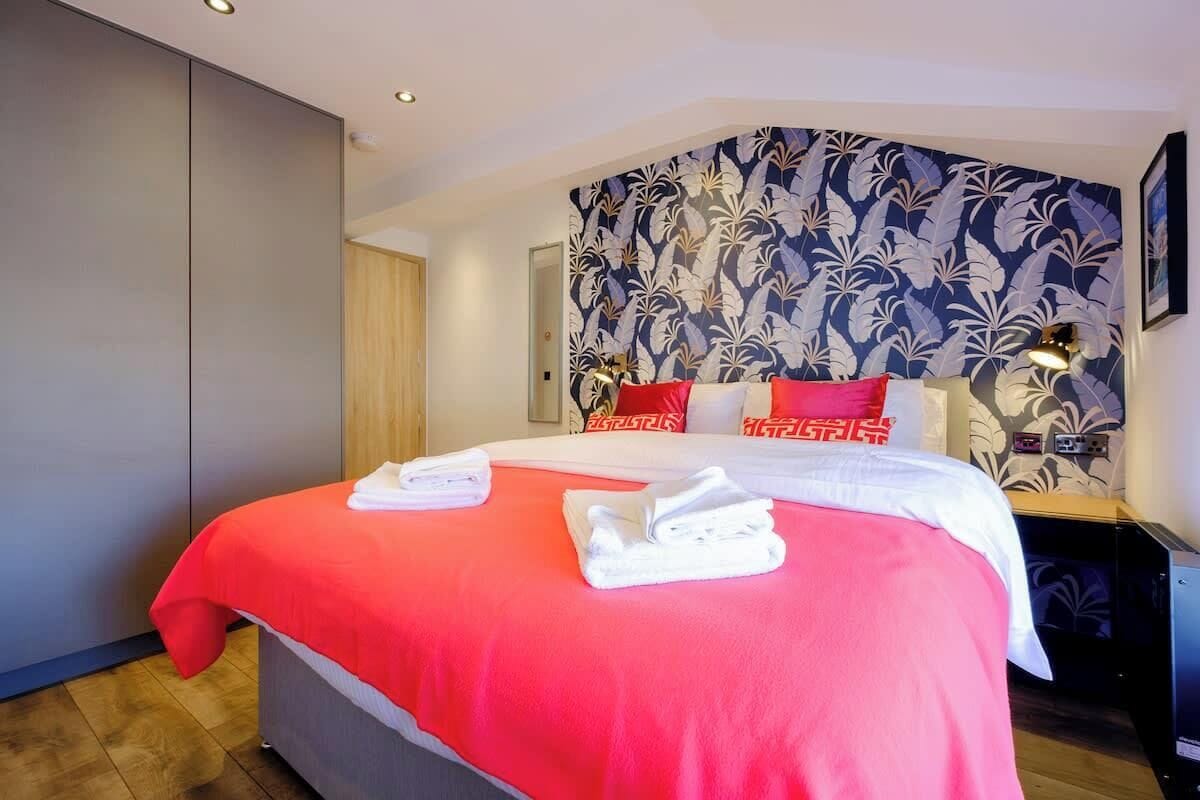 Iron/ironing board, internet, bed sheets