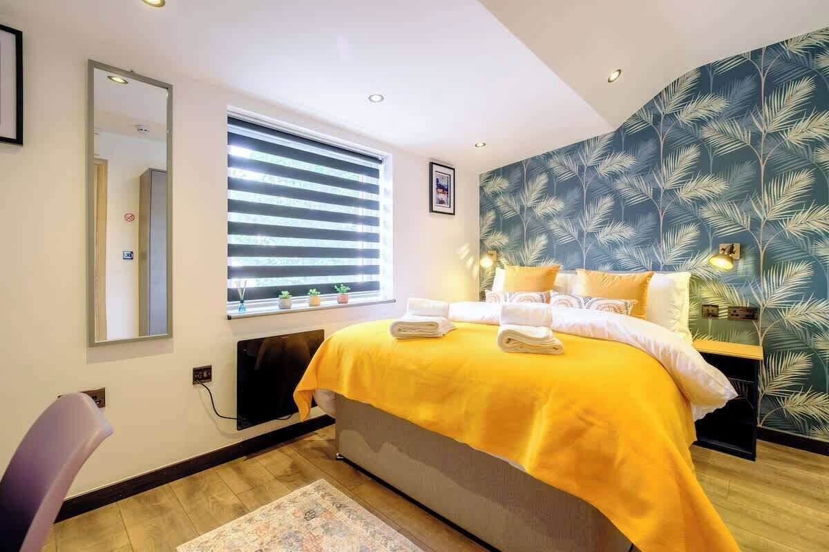 10 bedrooms, iron/ironing board, travel cot, WiFi
