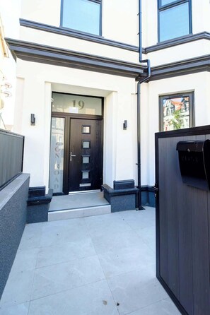 Exterior detail - Curzon a family & Pet friendly house with Hot Tub (Conwy Principal Area)