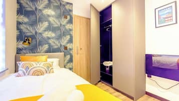 10 bedrooms, iron/ironing board, Internet, bed sheets