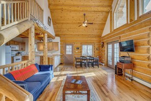 TV - Deck & Pond Views! 2-Acre, Woodsy Rocky Mtn Haven (Gypsum)