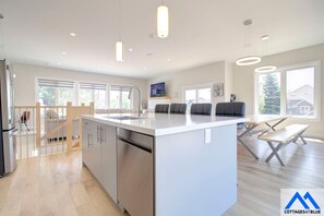 Interior - Crescent Collective | Blue Mtn Chalet for Corporate Retreats & Team Offsites (The Blue Mountains)