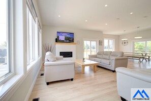 Smart TV, fireplace, ping pong, books - Crescent Collective | Blue Mtn Chalet for Corporate Retreats & Team Offsites (The Blue Mountains)