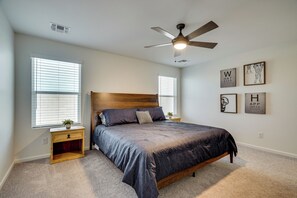 4 bedrooms, Internet, bed sheets - 3 Mi to Casa Grande Ruins: Family Home in Coolidge (Coolidge)