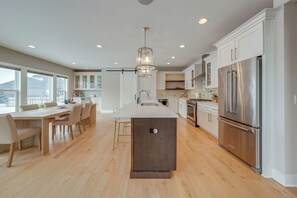 Fridge, microwave, stovetop, dishwasher - Bring the Family! Suburban Gem in Plainfield (Plainfield)