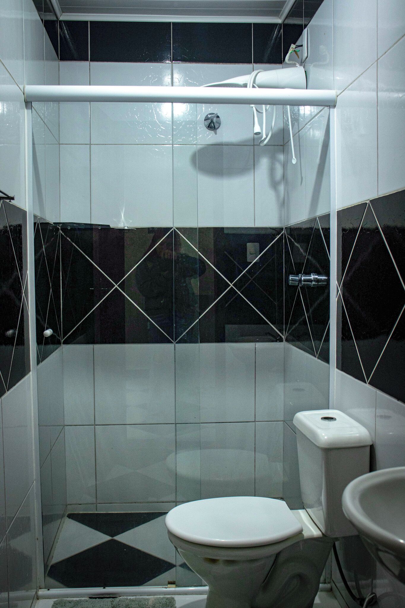 Habitación cuádruple, vista al jardín | Baño | Papel de baño 