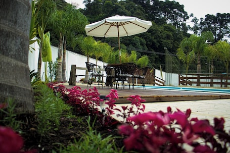 Outdoor dining. Pousada da Isa