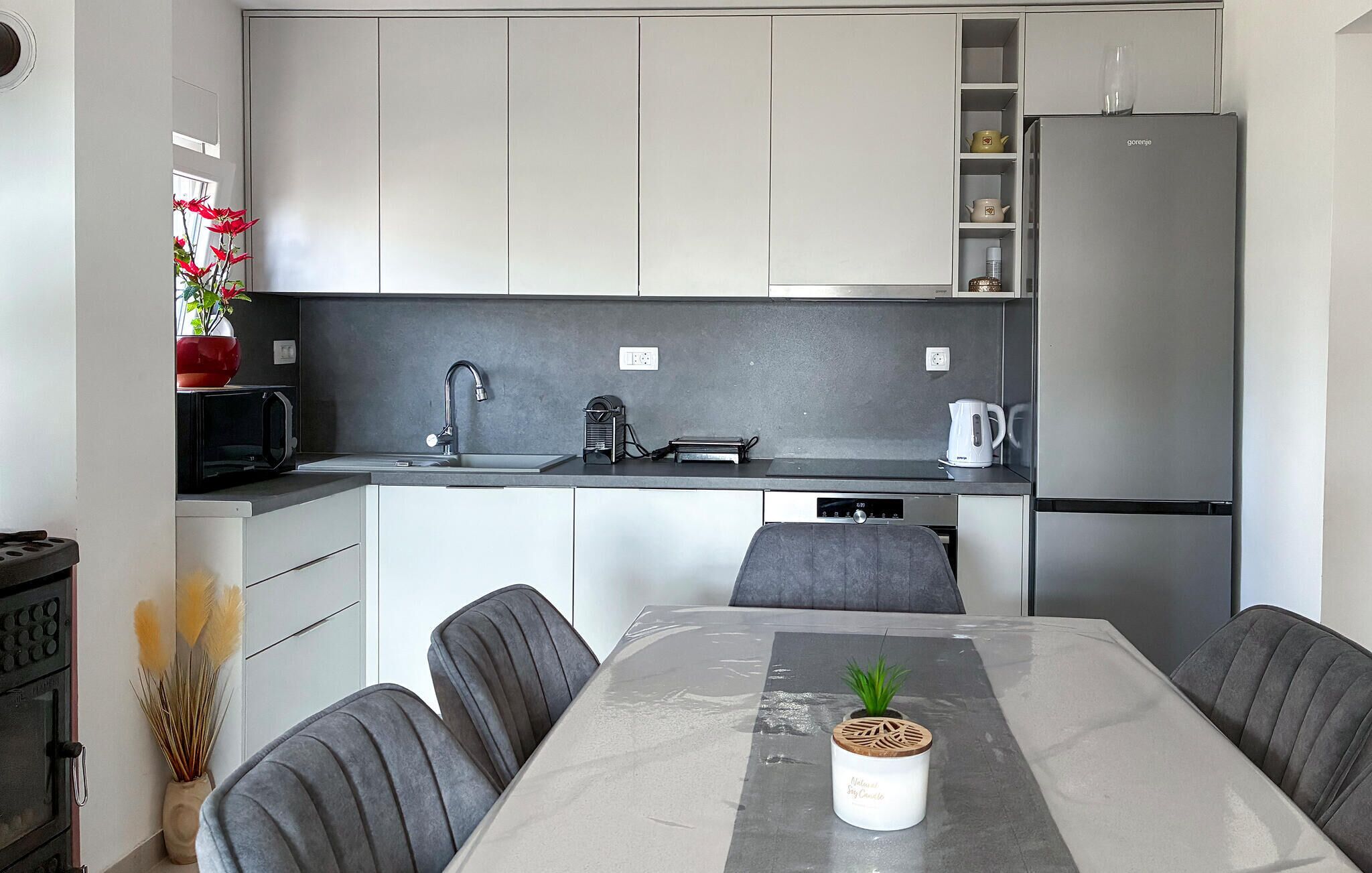 Kühlschrank, Ofen, Herdplatte, Geschirrspüler