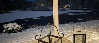 Idyllic cottage by the lake near the North Sea