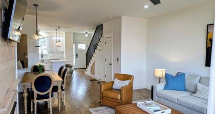 Modern & Stylish 2/2.5 Home Mainstreet Clayton!