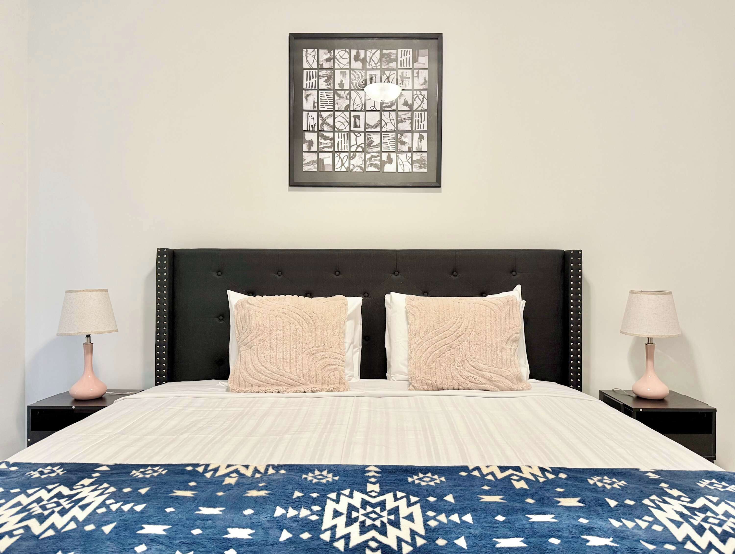 Tabla de planchar con plancha, wifi y ropa de cama 