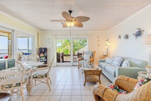 TV, DVD player - Bluewater Bungalow  Open Water Views & Private Pool Retreat (Marathon)