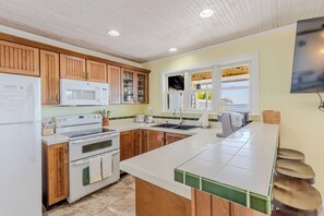 Herdplatte, Wasserkocher mit Kaffee-/Teezubehör