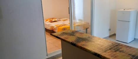 1 soverom, internettilgang og sengetøy