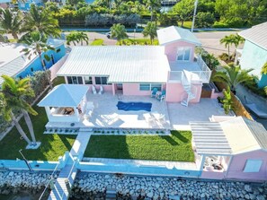 Exterior - Beach House 5BR/5BA, 1/2 mile to Sombrero Beach, Pool & 75ft Dockage, Newly Renovated (Marathon)