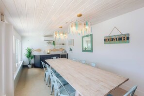 Dining - Beach House 5BR/5BA, 1/2 mile to Sombrero Beach, Pool & 75ft Dockage, Newly Renovated (Marathon)