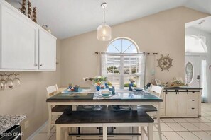 Dining - Beach House Oasis, 1 BLOCK from BEACH (Panama City Beach)