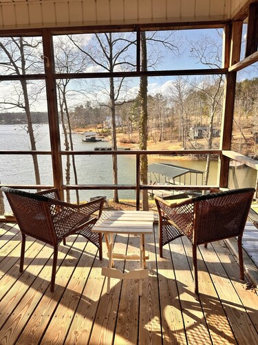 Private Cove Lake House: Family-Friendly, Kayaks, Dock & Firepits