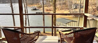 Private Cove Lake House: Family-Friendly, Kayaks, Dock & Firepits