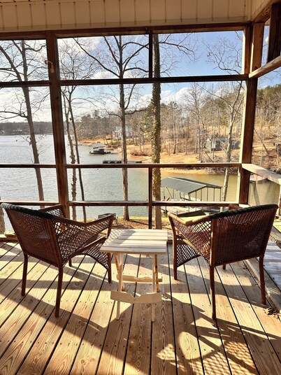 Private Cove Lake House: Family-Friendly, Kayaks, Dock & Firepits