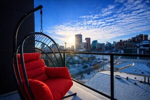 Terrace/patio - Executive Suite| Downtown Skyline View| UG Parking (Calgary)