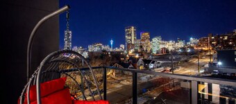 Executive Suite| Downtown Skyline View| UG Parking