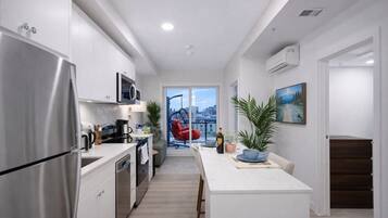 Coffee/tea maker, fridge, microwave, oven
