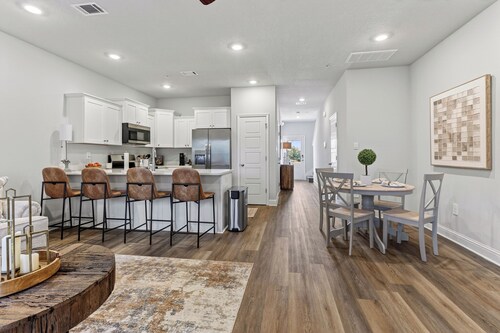 Brand-new Coastal Escape 3BR/2.5BA minutes from vibrant downtown Ocean Springs.