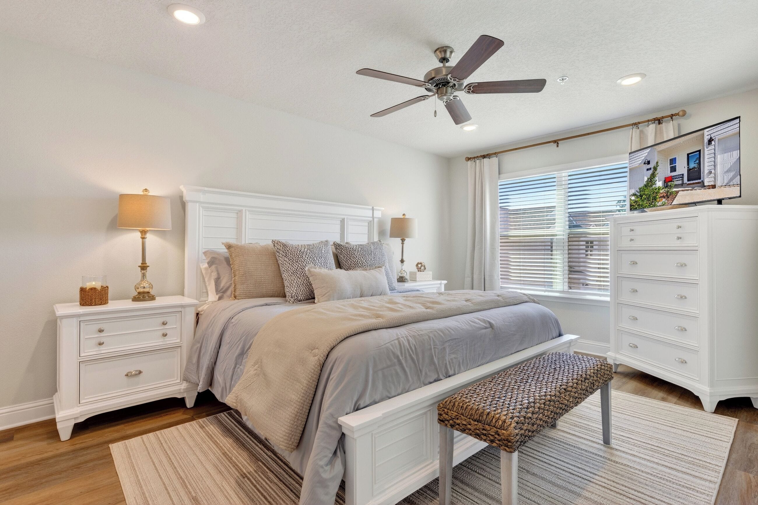 3 makuuhuonetta, silitysrauta/-lauta, ilmainen Wi-Fi, vuodevaatteet